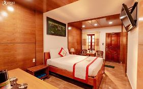 Khách sạn Dìn Ký Cổng Chào Bình Dương